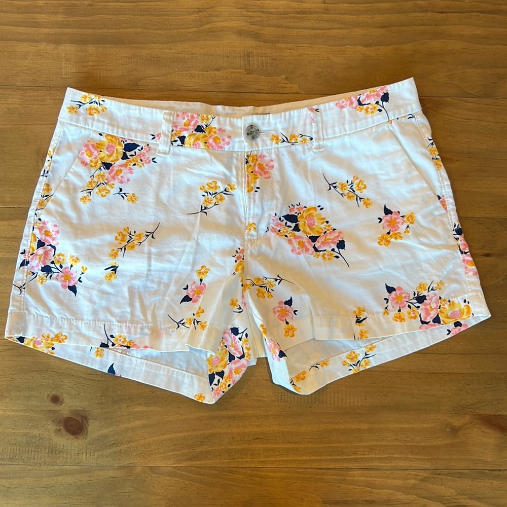 Old Navy Relaxed Mid Rise Everyday Shorts 3”